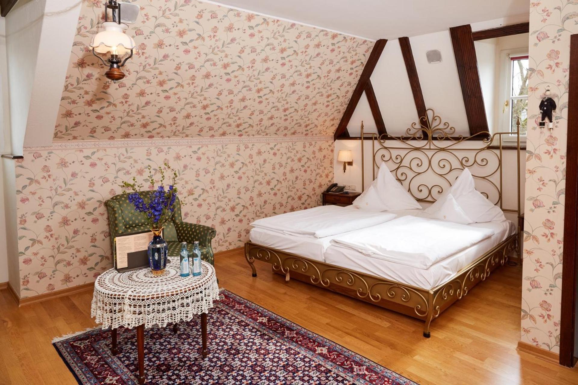 Kurfuerstliches Amtshaus Dauner Burg 4*