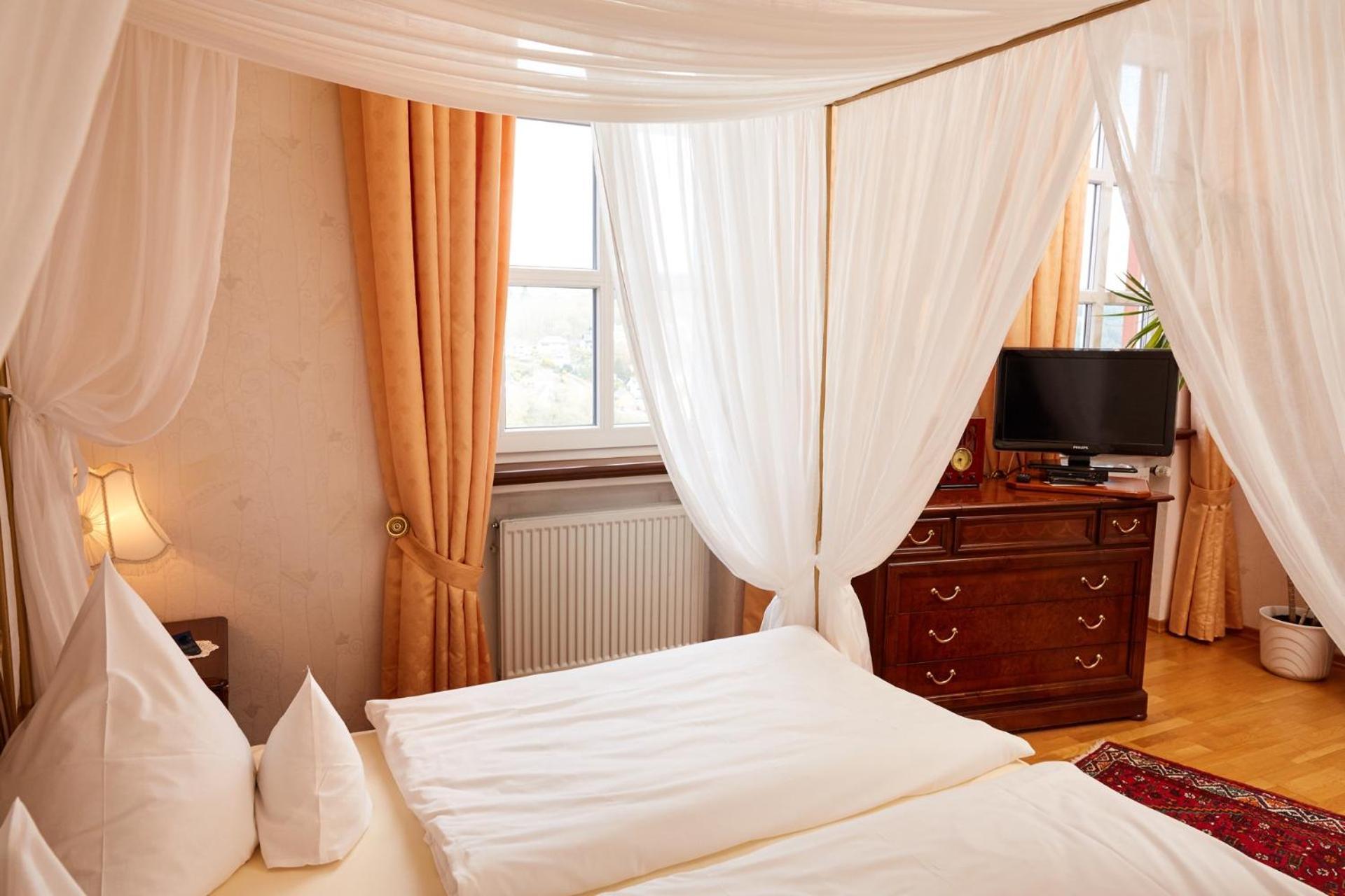 Kurfuerstliches Amtshaus Dauner Burg 4*